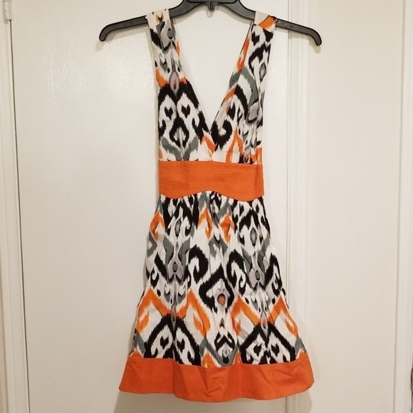 💕BEBE💕 Orange & Black Pattern Mini Dress - Picture 1 of 5